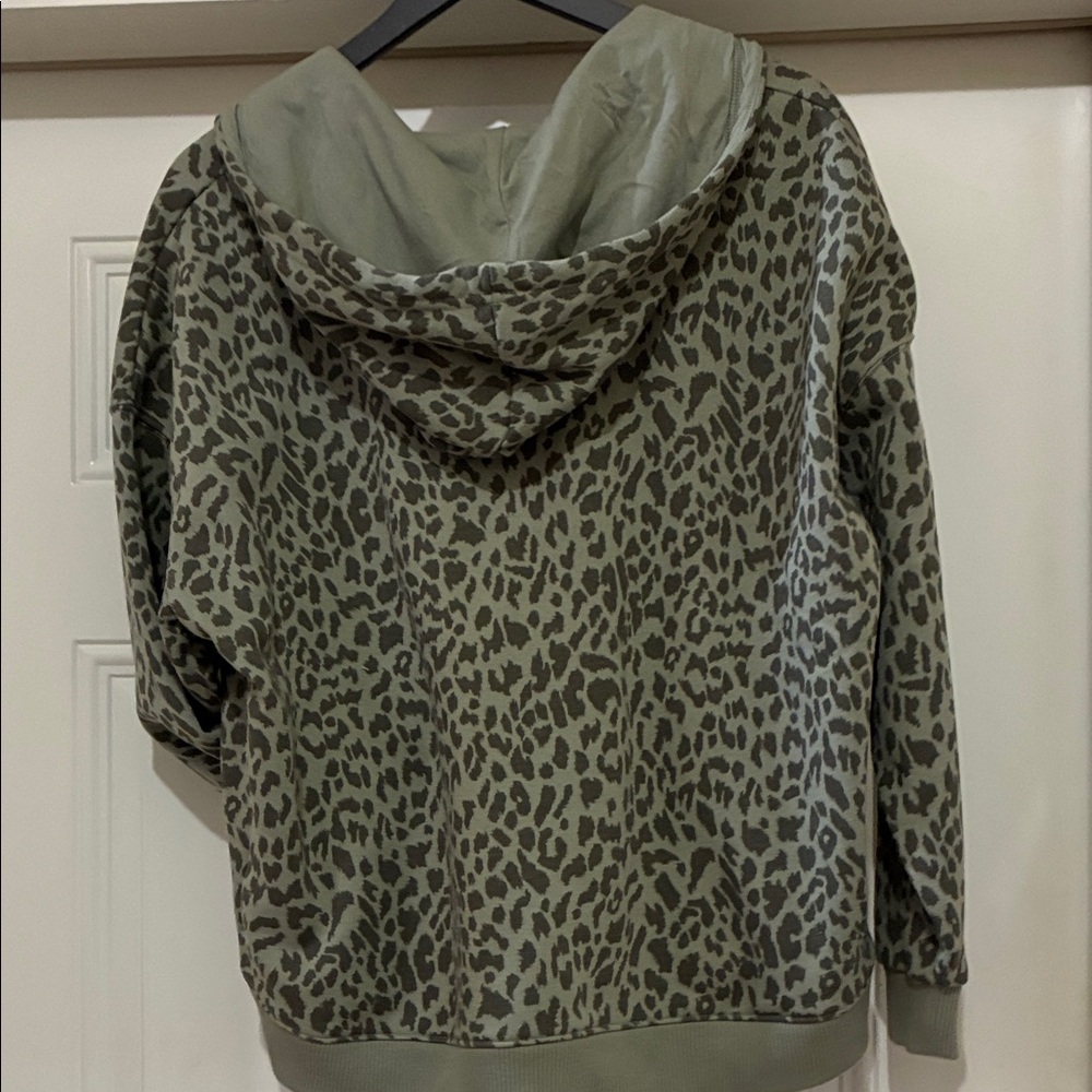 American Eagle Soft Light Gray Pullover. Excellen… - image 4